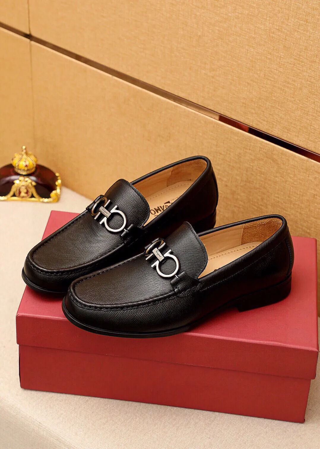Men's shoes 💰480 💐 Product trademark: Ferragamo "Ferragamo" casual leather shoes Regular size: 38-44 (45🉑️customized) Product materials: Selected imported first-layer cross-grain cowhide leather upper + luxury hardware buckle, imported water-dyed cowhide leather lining. Strong three-dimensional visual effect, original outsole color: 4⃣️seed leather materials available
